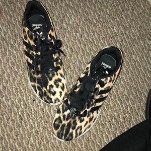 Cheetah print Addidas